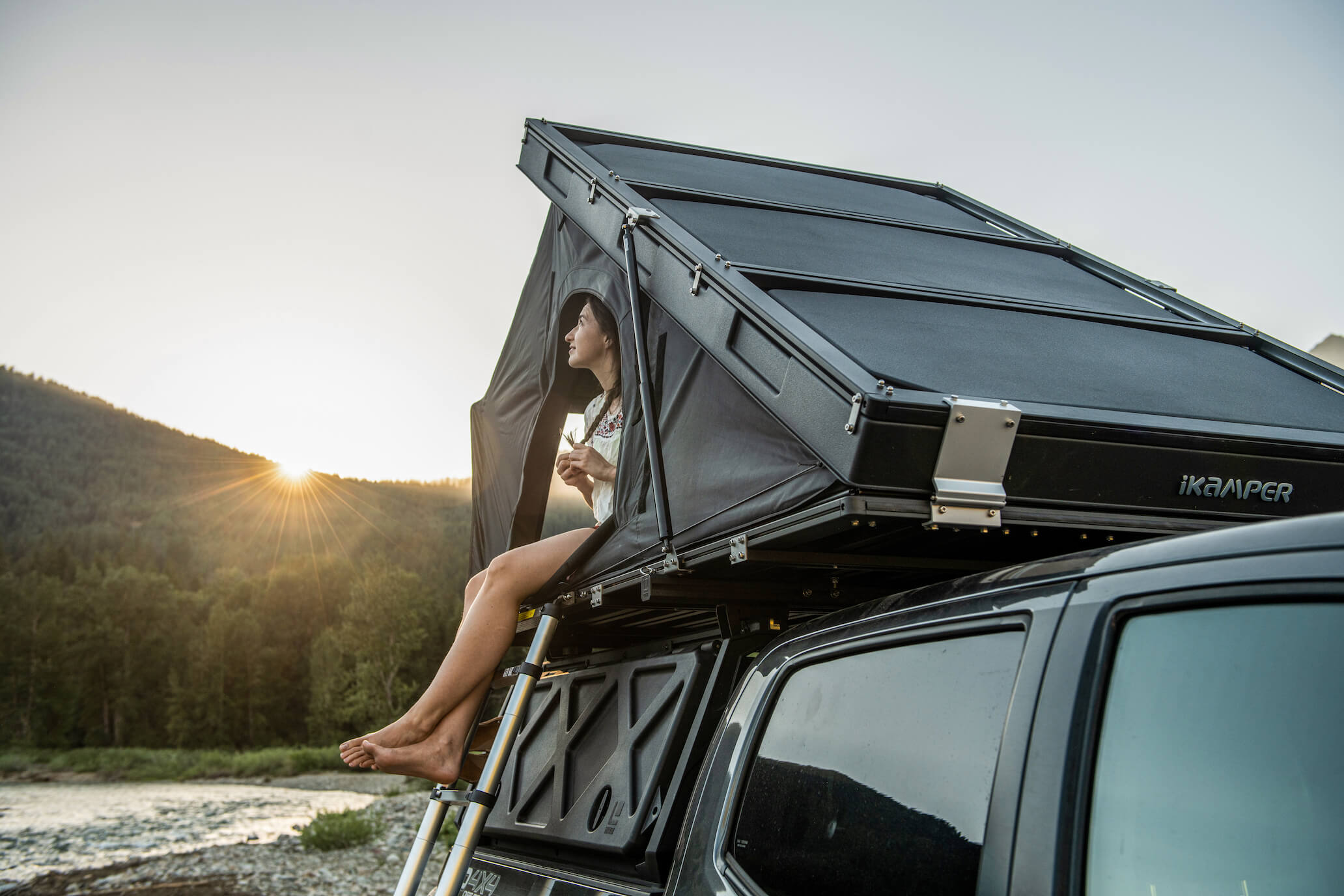 Diy car roof outlet tent